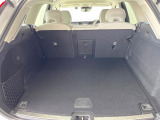 普段のお買い物や通勤、送迎等に十分な荷室スペースを確保しております。セカンドシートを倒すと、大きな荷物の積載も可能です。