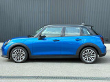 【MINI NEXT 認定中古車】安心の保証プログラムや延長保証など、MINI NEXT車両をご購入いただいたオーナーの皆様に、より快適なMINIライフを楽しんでいただくためのユニークなサービスをご用意しております。