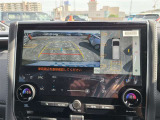 パノラミックビューモニター(シースルービュー機能つき)愛車を上から眺めた映像をナビ画面に表示いたします。メーカーオプション品につき後付けできません。