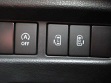 両側電動スライドドアのスイッチがあります。運転席に座ったままスライドドアの操作ができます。