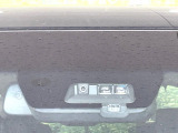【三菱e-Assist】走行中に前方の車両等を認識し、衝突しそうな時は警報とブレーキで衝突回避と被害軽減をアシスト。より安全にドライブをお楽しみいただけます。
