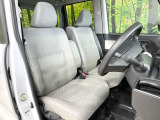 運転席シート廻りは使用感も少なく、良好な状態となっています。前オーナー様が丁寧に使っていたことがよくわかりますね。