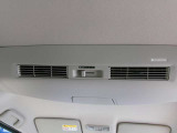 ナノイー搭載リヤシーリングファン装備されています。車内全体にきれいな空気を届けます。3段階の風量調整・風向設定できます。