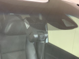 【ホンダセンシング】 「ミリ波レーダー」と「単眼カメラ」の異なる特性を持つ2つのセンサーなどにより、安心・快適な運転を支援します。ドライブレコーダー付きで、万が一の場合でも安心です。