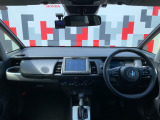 インパネ全体:視界が開けて前が見やすい設計です!安全に運転できます!