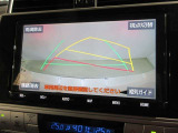 バックガイドモニターで、後方を確認しながら安心して駐車することができます。運転初心者も熟練者も必須の機能ですよ!