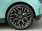 【MINI NEXT 認定中古車】安心の保証プログラムや延長保証など、MINI NEXT車両をご購入いただいたオーナーの皆様に、より快適なMINIライフを楽しんでいただくためのユニークなサービスをご用意しております。