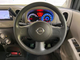インテリアに合わせたデザインのステアリングは、運転される方のことも考え、運転しやすい形状、大きさです。是非一度、実際に触ってお確かめください。