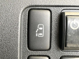 【パワースライドドア】スマートキーや運転席のスイッチでスライドドアの開閉が可能♪電動だから力を入れてドアを開ける必要が無く、小さいお子様でも、重い荷物を持っている時もラクに開け閉めできます♪