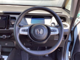 ステアリングスイッチでオーディオ各種操作が可能で、運転に集中できます。安心・安全・快適なドライブをお楽しみいただけます。