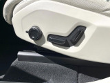【メモリー機能付きパワーシート】ドライバーごとに設定したシート位置を記憶して、ボタン一つで切り替えできる便利な機能!運転する方が複数名いらっしゃるご家庭におすすめです。