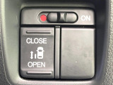 【パワースライドドア】スマートキーや運転席のスイッチでスライドドアの開閉が可能♪電動だから力を入れてドアを開ける必要が無く、小さいお子様でも、重い荷物を持っている時もラクに開け閉めできます♪