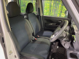運転席シート廻りは使用感も少なく、良好な状態となっています。前オーナー様が丁寧に使っていたことがよくわかりますね。