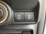 【両側パワースライドドア】スマートキーや運転席のスイッチで後席両側スライドドアの開閉が可能♪電動だから力を入れてドアを開ける必要が無く、小さなお子様でも簡単に開け閉めでき快適です♪