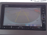 バックカメラの画像です。ガイドラインがスムースな車庫入れをサポートいたします。車庫入れの安心感がアップしますね。
