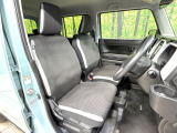 運転席シート廻りは使用感も少なく、良好な状態となっています。前オーナー様が丁寧に使っていたことがよくわかりますね。