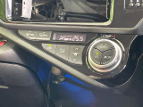 【オートエアコン】一度お好みの温度に設定すれば、車内の温度を検知し風量や温度を自動で調整。暑い&hellip;寒い&hellip;と何度もスイッチ操作をする必要はありません。快適な車内空間には必須の機能ですね♪