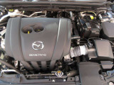 「SKYACTIV-G(ガソリン)」は、規格外の高圧縮を実現し、世界のエンジン技術者に驚きを与えました。さらに、それを維持したままノッキングの発生を抑え、熱効率を向上、走りにも寄与したエンジンです。