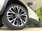 【純正アルミホイール】外観にマッチした純正アルミホイールを装着しております。各種社外アルミホイールや、スタッドレスタイヤも取扱いしております。是非ご相談ください♪