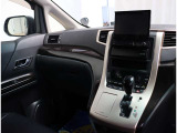 お車選びをお楽しみ頂けるよう、在庫車の展示スペースを十分に確保しております。