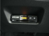 ◆ETC2.0装着◆進化したドライブ体験。料金収受システムだけだったETCが生まれ変わって、高速道路を賢く使うETC2.0に進化しました。多彩な情報サービスが便利で快適なドライブ体験を提供します。