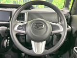 インテリアに合わせたデザインのステアリングは、運転される方のことも考え、運転しやすい形状、大きさです。是非一度、実際に触ってお確かめください。