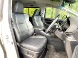 運転席シート廻りは使用感も少なく、良好な状態となっています。前オーナー様が丁寧に使っていたことがよくわかりますね。