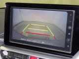 バックモニター付なので後退時に後方が見えるので安心。 車は構造上、死角がたくさんなので万が一を考えると必須ですね。 あくまで補助の為の装備、バックは目視で確認する事が重要ですよ。