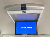 【フリップダウンモニター】大画面モニターで後席でもエンタメをお楽しみいただけます。小さなお子様にも大人気の装備です♪