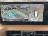 アラウンドビューモニターは、映像で白線や駐車しているクルマとの位置関係が一目でわかってスムーズに駐められます。