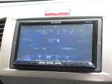 ナビゲーションはパイオニアHDDナビを装着しております。AM、FM、CD、DVD再生、Bluetooth、音楽録音再生、フルセグTVがご使用いただけます。初めて訪れた場所でも安心ですね!