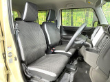 運転席シート廻りは使用感も少なく、良好な状態となっています。前オーナー様が丁寧に使っていたことがよくわかりますね。