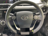 インテリアに合わせたデザインのステアリングは、運転される方のことも考え、運転しやすい形状、大きさです。是非一度、実際に触ってお確かめください。