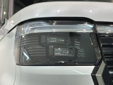 LEDヘッドライトは、点灯の瞬間から最大光量を発揮し、突然暗くなるトンネルなどでの安定感を高めます。