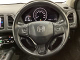ハンドルにHondaセンシング系のクルーズコントロールやレーンキープアシストなどのスイッチと、オーディオの操作スイッチが装備されています。ハンドルから手を離さず安全に操作できます。