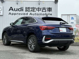 Audiのリヤディフューザーは、車両の後方での空気の流れを整え、乱流を減少させることで、走行安定性を向上させます。またスポーティで洗練された外観を提供し、全体のスタイルに一体感を持たせます。