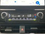 オートエアコンは温度を設定するだけで、自動で風量などを設定してくれます。運転しながら操作も必要ないので、安全性も向上します。
