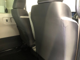 【座席シート】シート後側に便利な収納ポケットがあります。