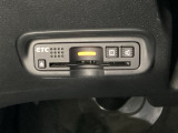 ハンドルの左下にETCがついています。高速道路の料金所の通過も楽々です!。 カードの取り出しもしやすい場所についています。