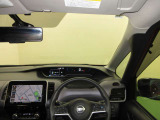 ドライバー目線で、使いやすく安全操作性と良好な視界を実現した運転席です。