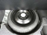 【応急用タイヤ】応急用タイヤが付属します。こちらもしっかりと点検してお渡しいたします。