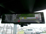 スマートルームミラー付きです☆後方カメラの映像がルームミラーに映るので、たくさんの人や荷物をのせていても邪魔せず見られるのです♪