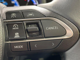 【レーダークルーズコントロール】高速道路での長距離走行が楽に!!自動で速度を保つクルーズコントロールが、衝突軽減システムと連携し、前方の車両を感知して車間を保つように速度調節してくれます!!