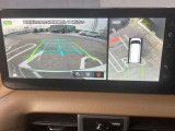 空から見下ろしているような視点で周囲を確認できるアラウンドビューモニター。駐車時にとても便利です。
