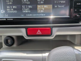 ハザードランプのスイッチです。
