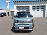 当店の営業時間は9:30-17:30(サービス受付17:00まで)、定休日は月曜日・火曜日・祝日です。別に店休日を設ける場合がございます。北北海道ダイハツ公式Webの営業カレンダーでご確認ください。