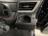 運転席と助手席には、回転式のインパネカップホルダーが装備されています。