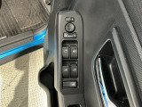 狭い駐車場で便利な電動格納ドアミラーが付いています。