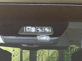 【三菱e-Assist】走行中に前方の車両等を認識し、衝突しそうな時は警報とブレーキで衝突回避と被害軽減をアシスト。より安全にドライブをお楽しみいただけます。