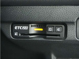 ◆ETC2.0装着◆進化したドライブ体験。料金収受システムだけだったETCが生まれ変わって、高速道路を賢く使うETC2.0に進化しました。多彩な情報サービスが便利で快適なドライブ体験を提供します。